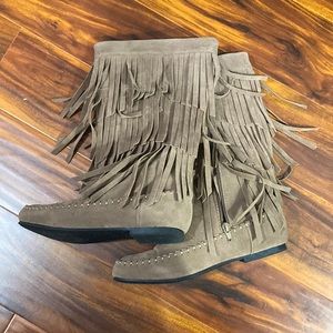 NWOT Fringe Moccasin Boots